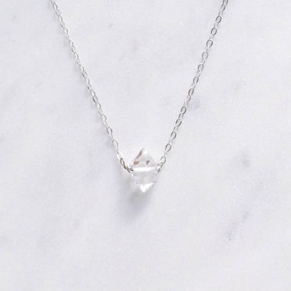 スターリングシルバークォーツネックレス、ハーキマーダイヤモンドスタイル、原石クリスタルペンダント、4月の誕生石ジュエリー、彼女への上品でミニマリストなギフト