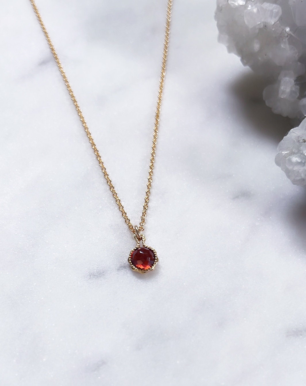 Udvidelse accent lur Red Garnet Gemstone Pendant Necklace Round Red Crystal Charm - Etsy Denmark