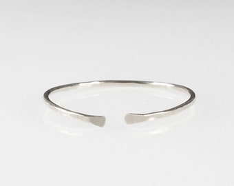 Sterling Silver Dainty Ring, Hammered band, Stacking ring, Stackable ring, Simple Silver ring, Minimalist ring, Silver Thin Band, Cuff ring