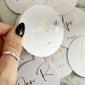 Placer des cartes rond or feuille d’argent or rose