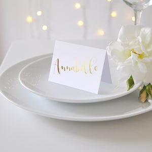 Marque-places blancs en feuille d'or par carte police spiro
