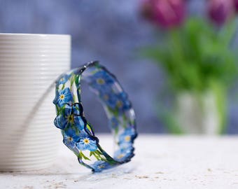 Forget-Me-Not Resin Bangle: Handmade Blue Floral Jewellery. Made in England.