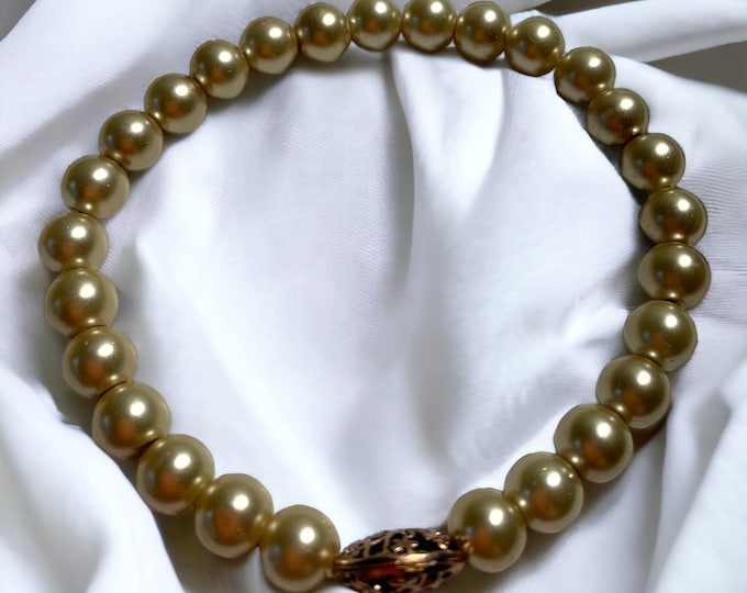 Bridal pearl bracelet, also good for the bridesmaid and flower girl gifts.
