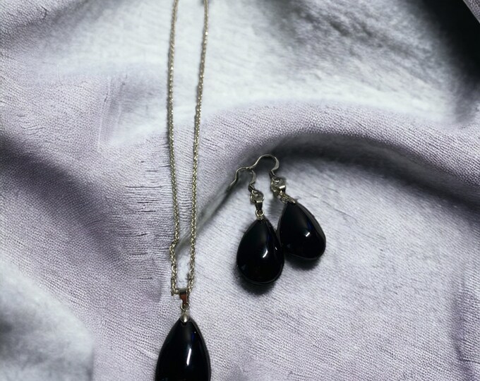 Beautiful black onyx necklace and earring set,  One of a kind piece.