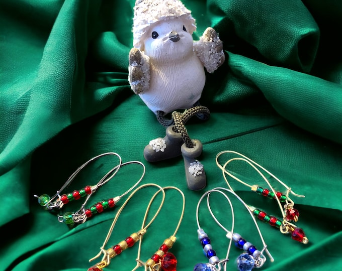 Christmas Earring, Beaded Kidney Earring Wire, Holiday Red/Green Earring, Great for the Holiday Season