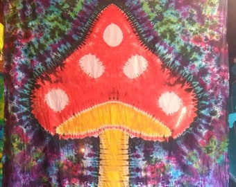 Magic Mushroom handmade Tie Dye Tapestry Wall Hanging Bedspread