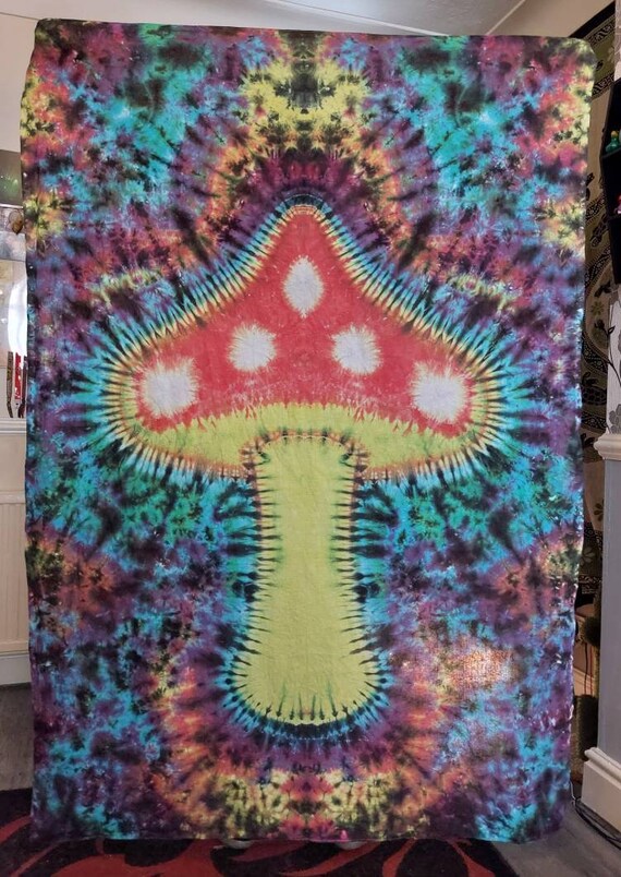 Tie dye online mushroom tapestry