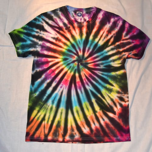 how to tie dye rainbow spiral black stripes t shirt