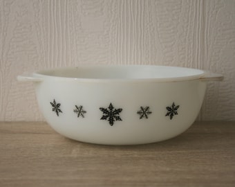 White Pyrex Casserole Dish with Snowflake pattern, Gaiety, Kitchenalia, JAJ Pyrex