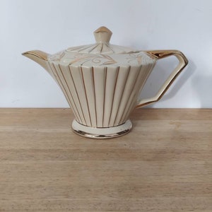 Sadler Teapot with pretty gold floral accents