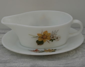 Pyrex gravy boat / jug with autumn glory / dahlia design. Made in England by JAJ.