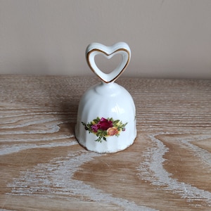 Cloche Royal Albert, clochette poignée coeur roses anciennes, Chine Royal Albert, bijou floral anglais, miniature Royal Albert