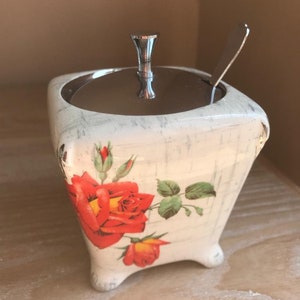 RETRO Midwinter Stylecraft marmelade de rose rouge / confiture / pot de conserve. Fait en angleterre.