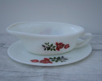 Pyrex gravy boat / jug with June Rose (1964) design. Made in England by JAJ.