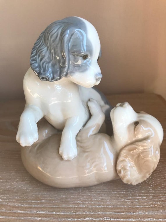犬の陶器の置物 NAO Spain Handcrafted porcelain Lladro Nao Daisa Porcelain Dog Figurine, Playing Puppy