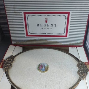 Regent of London Lace Glass Cameo Tray en caja original, Tocador Tray