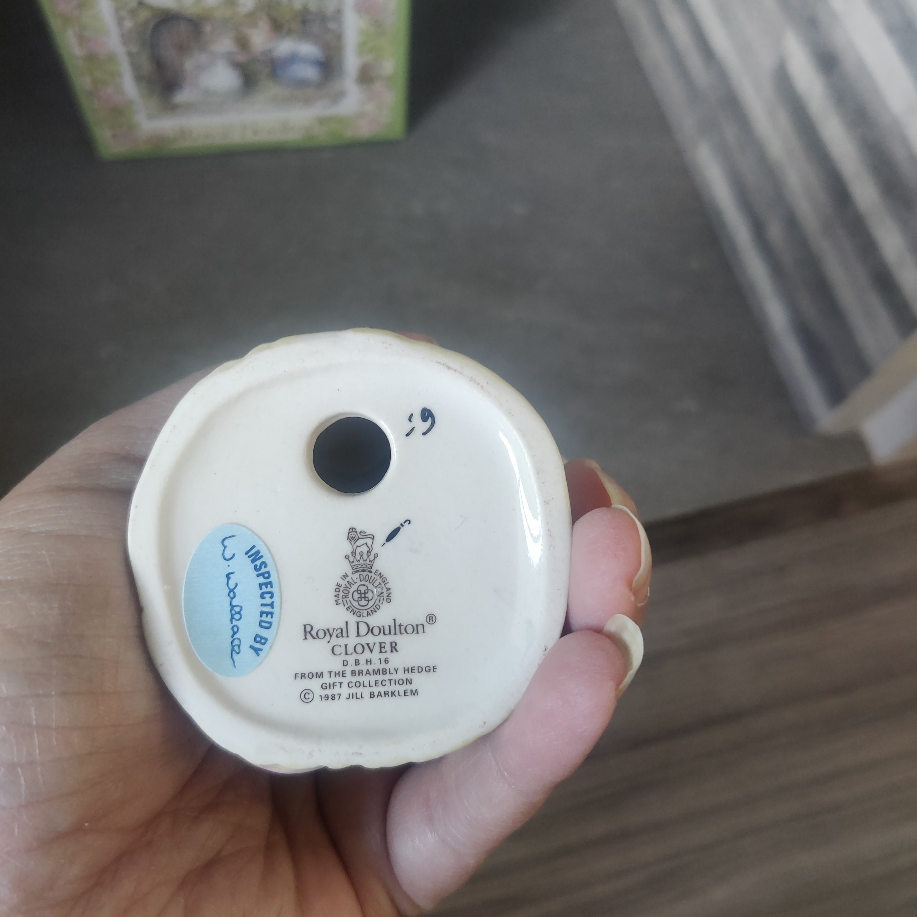 ロイヤルドルトン ブランブリー ヘッジクローバー フィギュア 箱入り