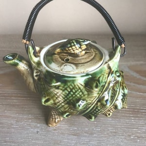 Small Shell Teapot Vintage Majolica Ceramic One Person Pot Japan Decorative