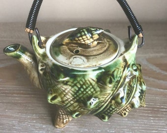 Small Shell Teapot Vintage Majolica Ceramic One Person Pot Japan Decorative