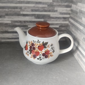 Sadler Strawberry Teapot, Made in England, Flower Teapot
