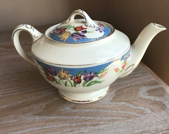 Meakin Tulip Teapot. Made in England.