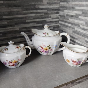 Royal Crown Derby 'Derby Posies' Tekanna, Mjölkkanna och Sockerskål