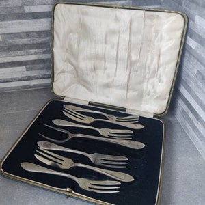 Boxed set of 6 silver plated pastry forks and server