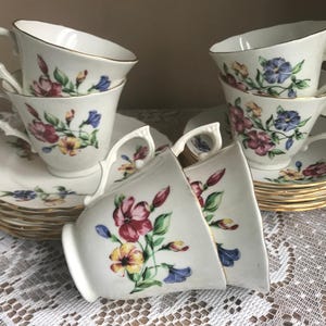 Set of 6 Colclough Teacup, Saucer and Tea Plate. Vintage trio. Pink Floral Pattern.