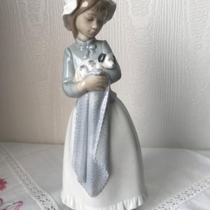 Nao Lladro Girl holding a Puppy Figurine, Lady Ornament, Made in Spain