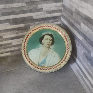 Commemorative Queen&#39;s Coronation Tin, Royal Memorabilia, Queen Elizabeth 1953