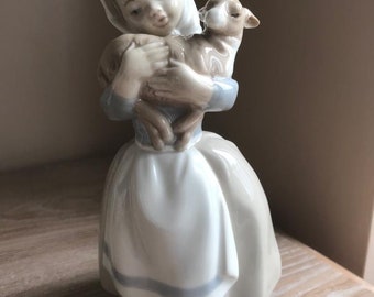 Nao Lladro Girl holding a Lamb Figurine, Lady Ornament, Made in Spain