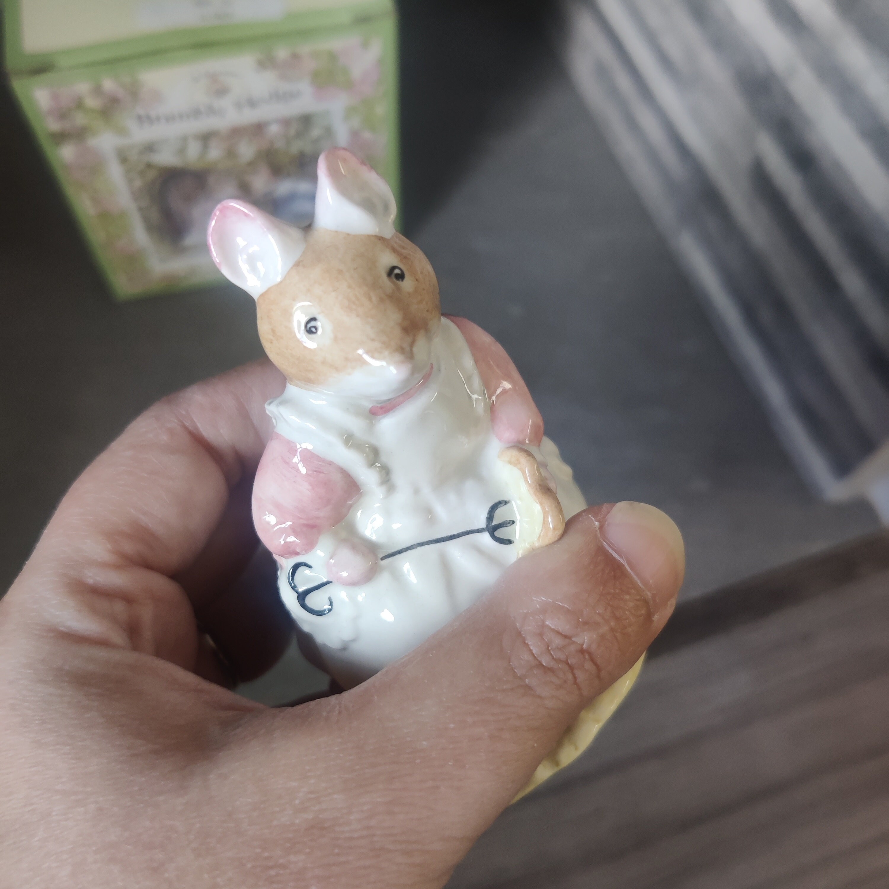 ロイヤルドルトン ブランブリー ヘッジクローバー フィギュア 箱入り