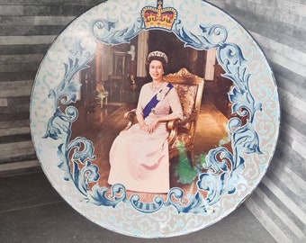 Commemorative Queen Tin, Royal Memorabilia, Queen Elizabeth