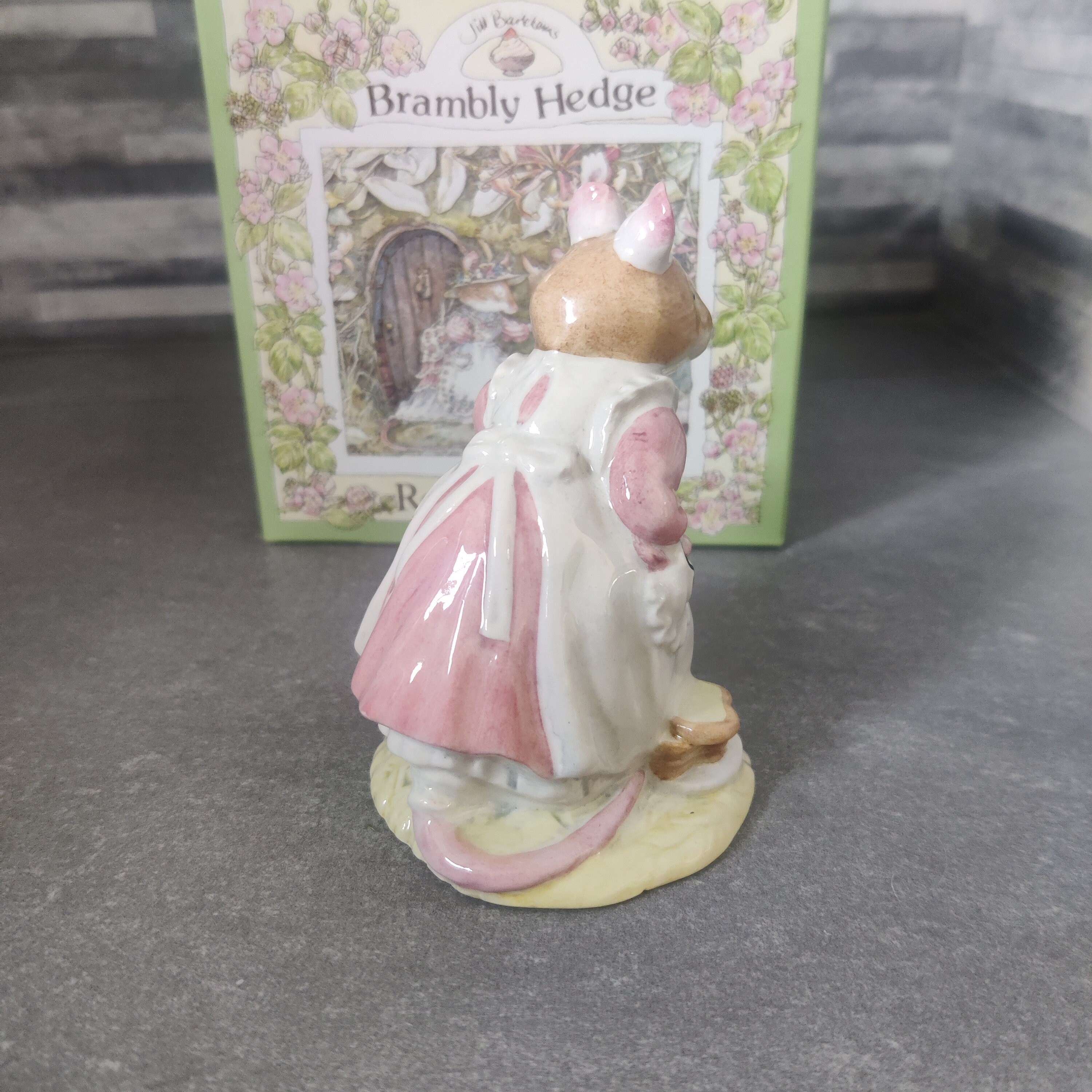 ロイヤルドルトン ブランブリー ヘッジクローバー フィギュア 箱入り