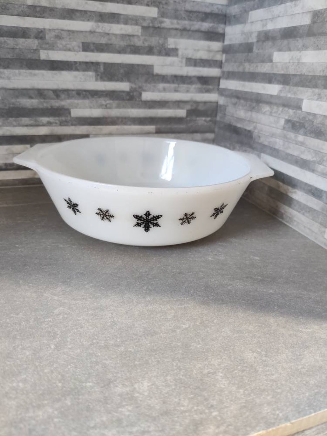 White Pyrex Casserole Dish With Snowflake Pattern, Gaiety, Kitchenalia ...