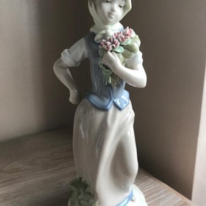 Nadal Porcelain Figurine Woman in Scarf With Flowers, Lady Ornament, Made in Spain
