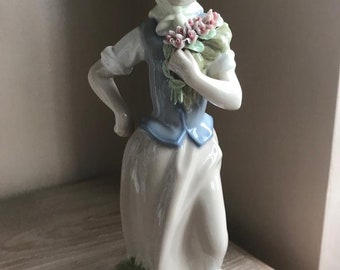 Nadal Porcelain Figurine Woman in Scarf With Flowers, Lady Ornament, Made in Spain