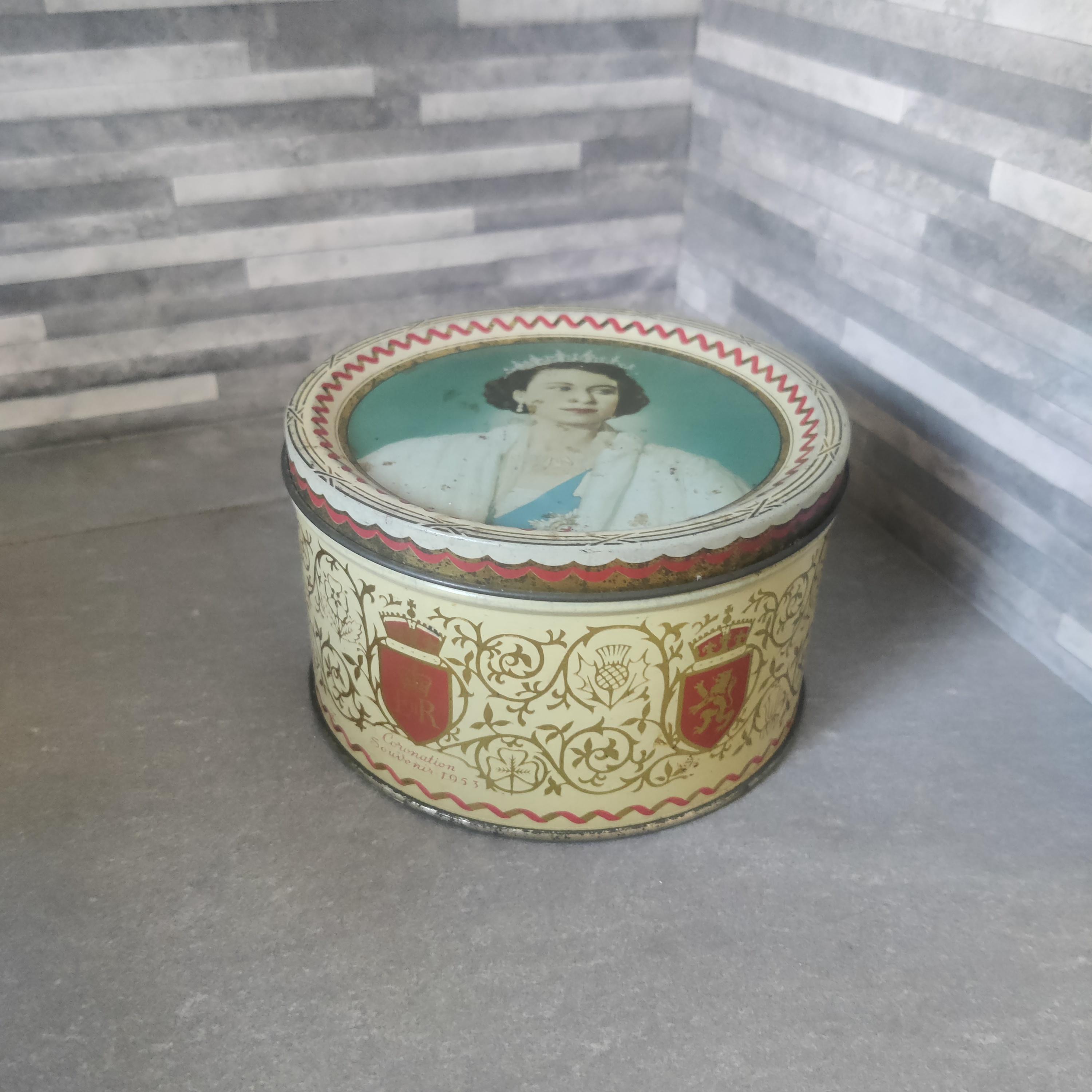 女王戴冠式記念缶、王室記念品、エリザベス女王 1953 年 - Etsy 日本