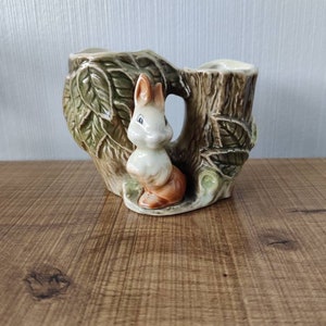 Withernsea Eastgate Fauna Rabbit & Tree Bud Vaso, Made in England