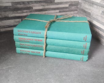 Libros verdes vintage, libros verdes decorativos, libros vintage, decoración del hogar, pila de libros verdes, diseño de interiores