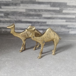 Par kamelfigurer i mässing - Pappersvikt i mässing - Vintage figurinprydnad - Dekor i mitten av århundradet