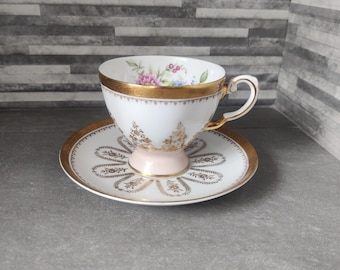 Tasse à thé et soucoupe Royal Tuscan China