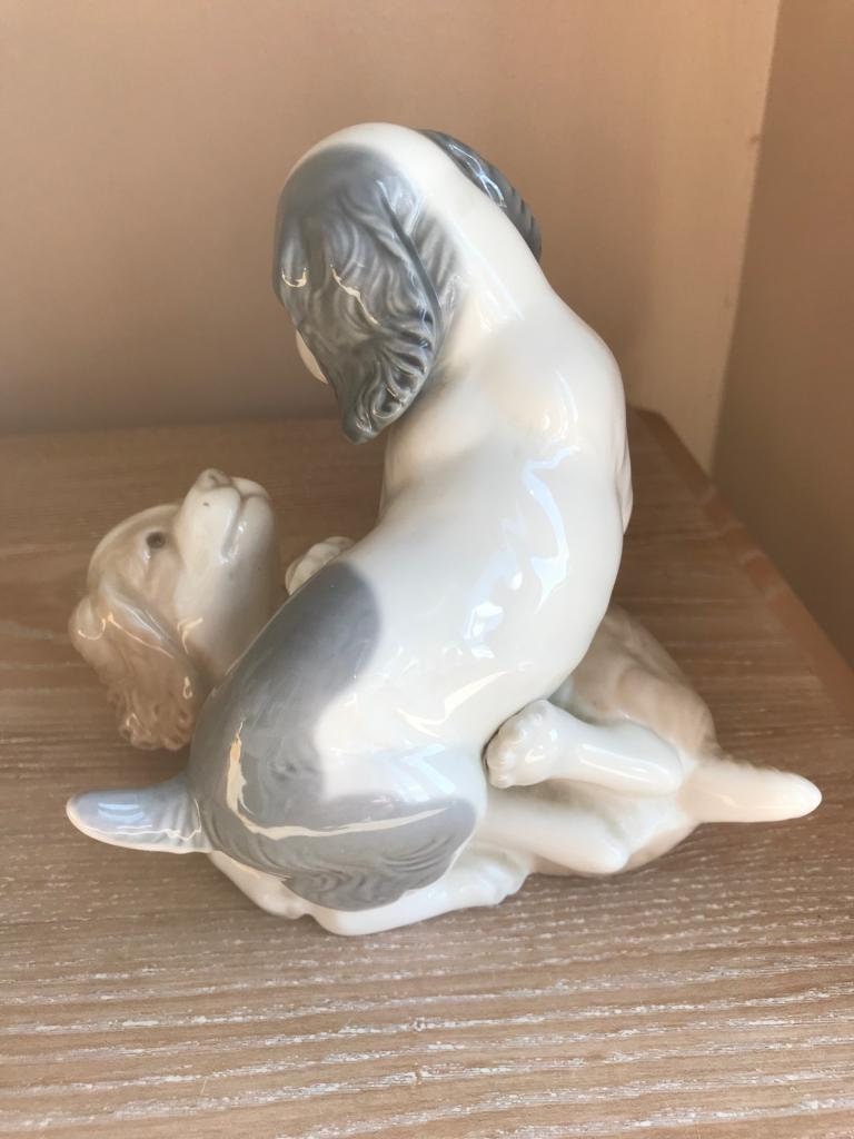 犬の陶器の置物 NAO Spain Handcrafted porcelain 犬の陶器の置物 NAO Spain Handcrafted porcelain - メルカリ