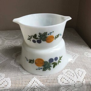Pair of Pyrex Casserole Dish in Mandarin Pattern, Basin, Kitchenalia