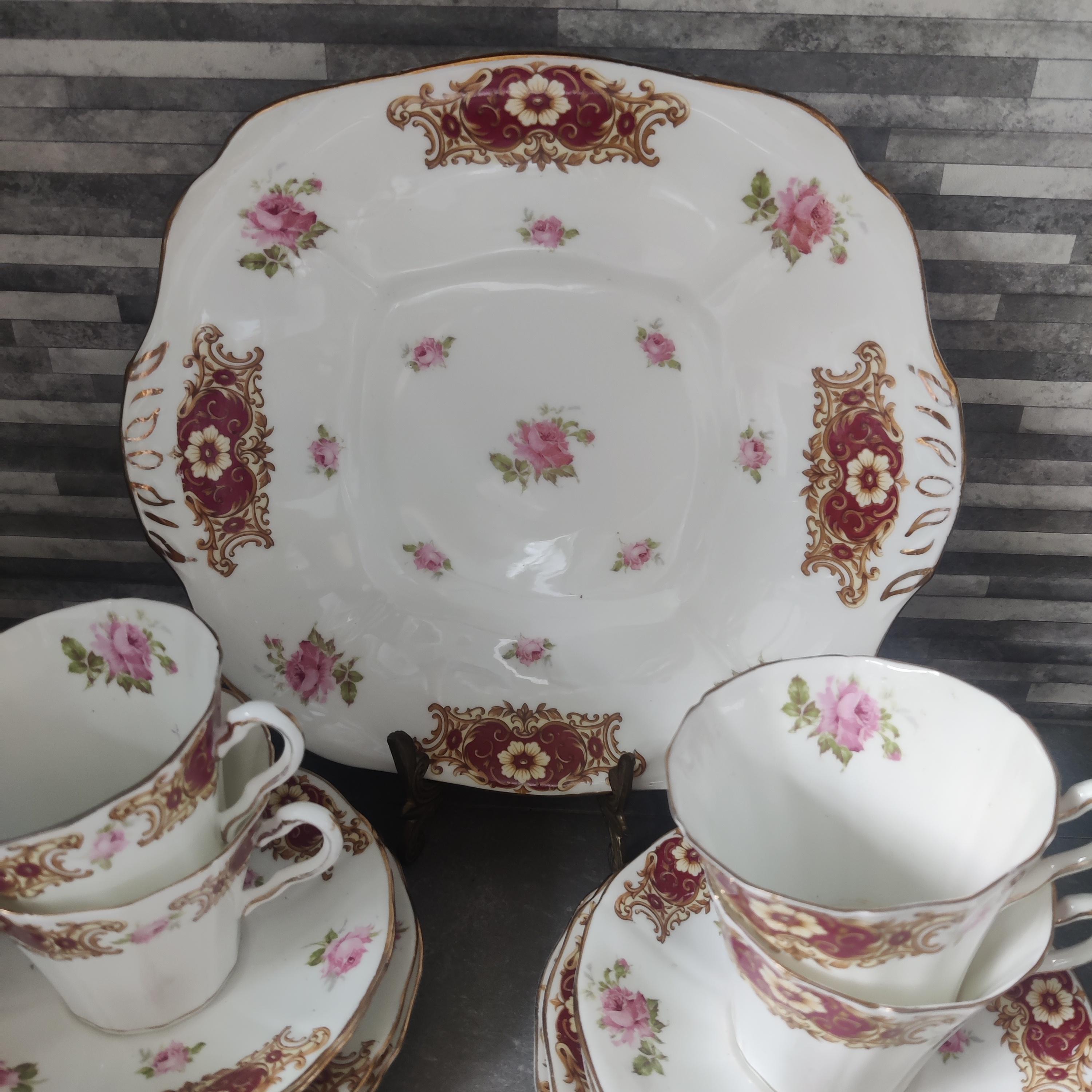 ONEUSTAR - Set di 2 tazze da caffè e piattino con cucchiaio, tazze da caffè da 226,8 g, in porcellana con finiture dorate, in confezione regalo, colore: Nero