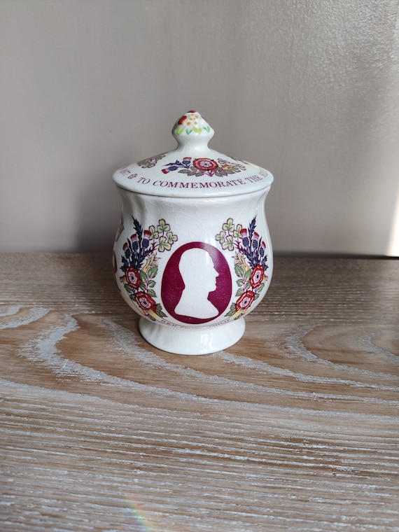 エリザベス女王2世 即位記念ポット 人気 商品 通販