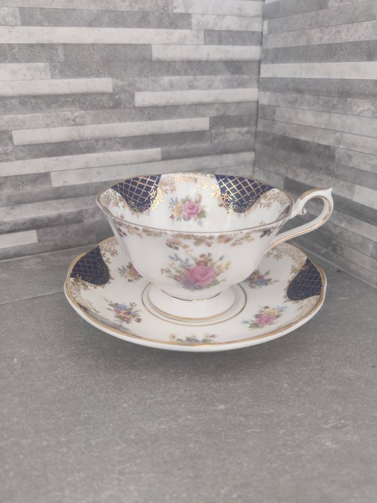 希少ロイヤルアルバート　カップ&ソーサー　ペアセット　イザベラ&キャサリン　エンプレスシリーズ ロイヤルアルバート Royal Albert 1983年 エンプレスシリーズ イザベラ