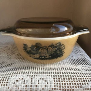 Casserole en pyrex avec couvercle, motif de moulin, bassin, Kitchenalia