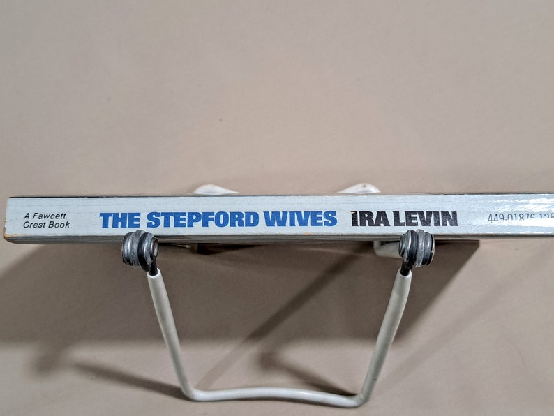 Vintage 70's Paperback Thriller, The Stepford Wives written by Ira Levin, 1973. image 3
