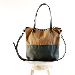 Gewachste Canvas Tote mit Leder Cross Body Strap, Große Schultertasche für Arbeit und Reisen, Wasserdichte Bürotasche unisex und personalisiert